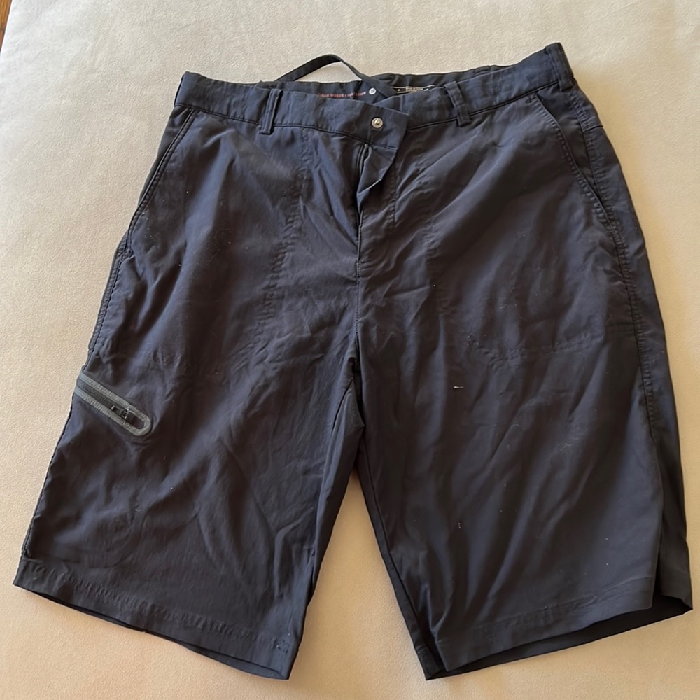 Nike Tiger Woods dri-fit black size 32